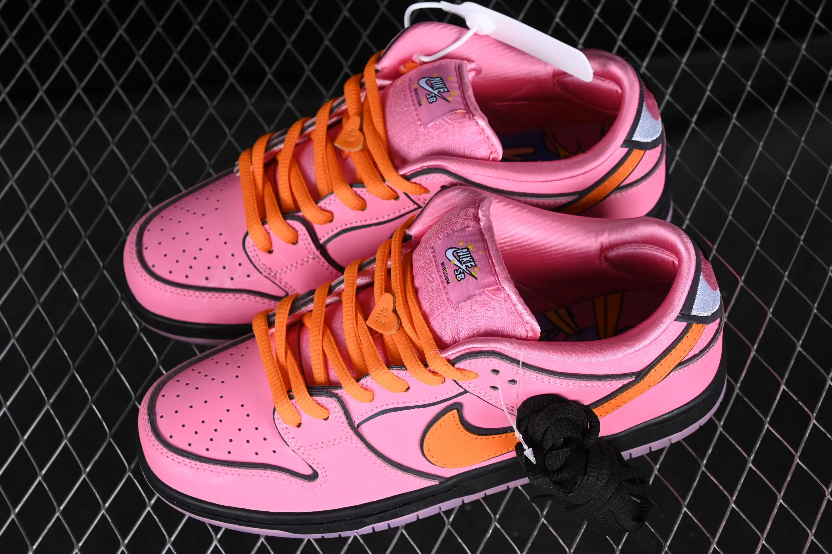 All Categories Nk SB Dunk Series Nk SB Dunk Low Low-top sneakers F version The Powerpuff Girls x Nk SB Dunk Low Powerpuff Girls joint model Low-top casual sneakers FD2631-600
